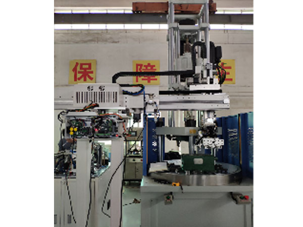 注塑無(wú)人化之二：第二代立式插件機(jī)械手（汽車探頭插件注塑）